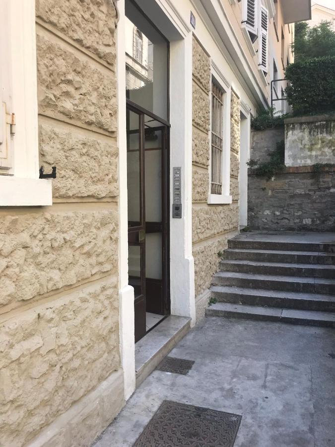 Alla Scalinata Del Teatro Rossetti Parcheggio Trieste Dış mekan fotoğraf